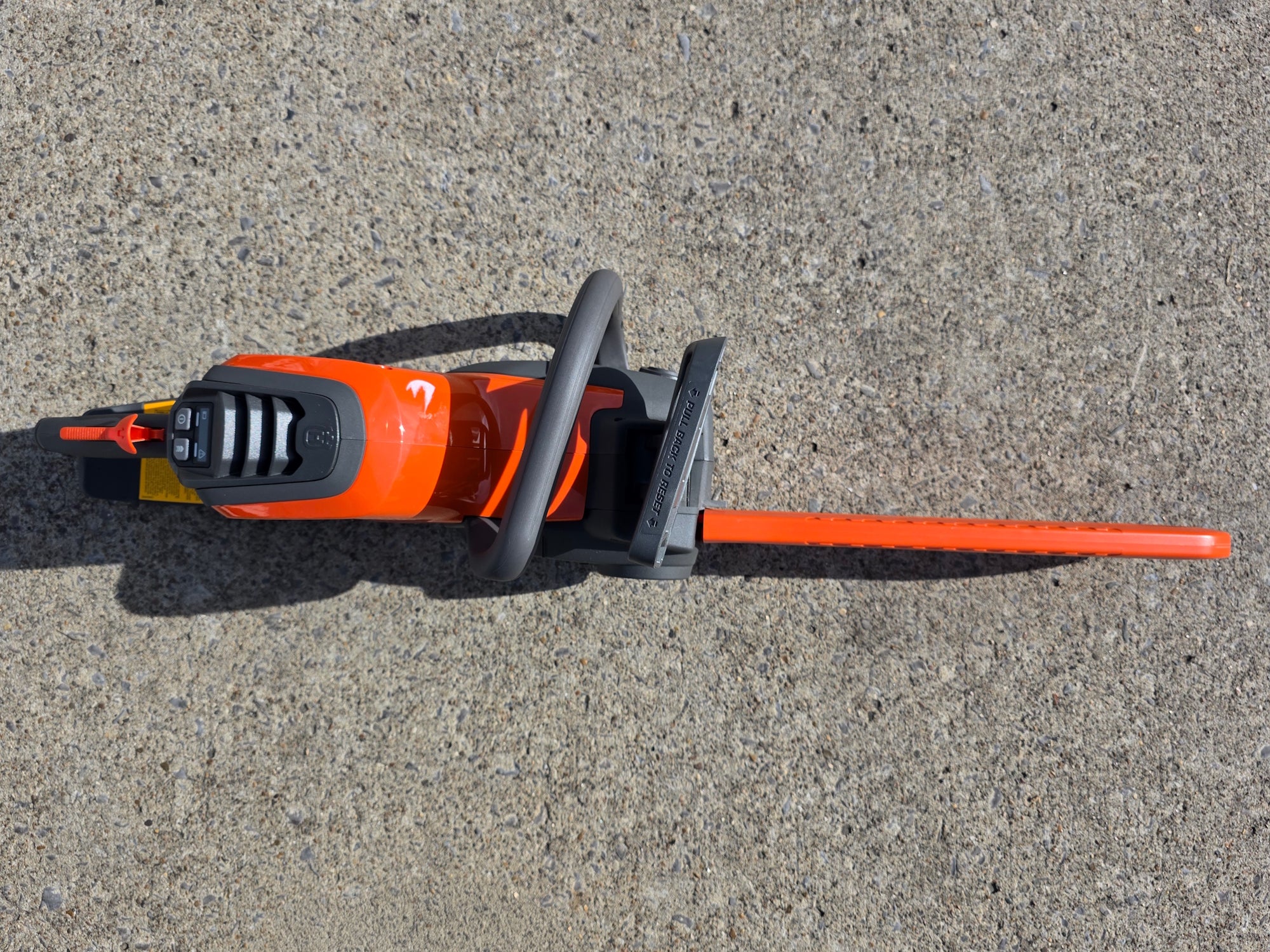 Husqvarna Power Axe 225i Battery Chainsaw Kit Includes Battery and Charger (Unboxed) - Image 10