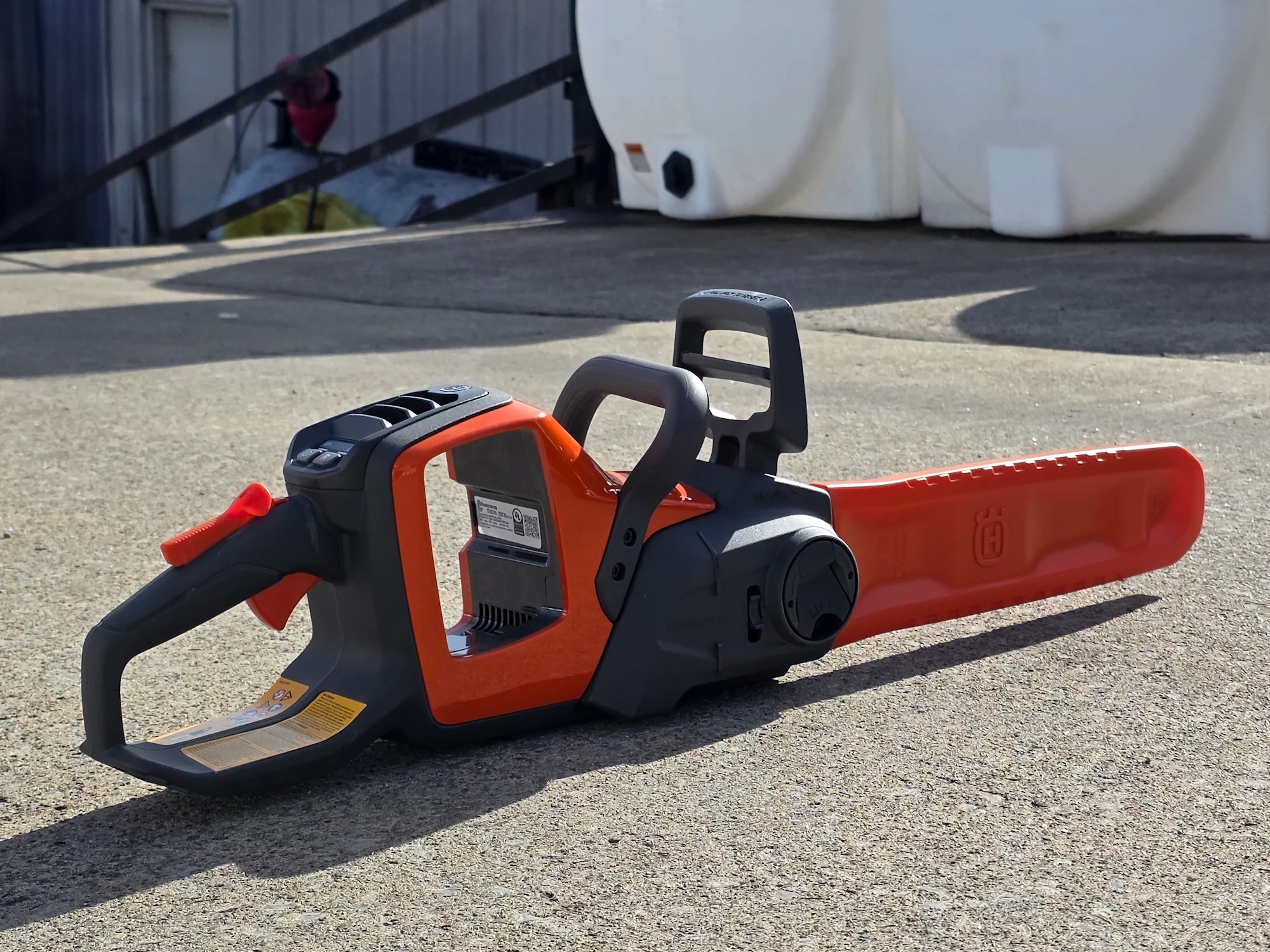 Husqvarna Power Axe 225i Battery Chainsaw Kit Includes Battery and Charger (Unboxed) - Image 6