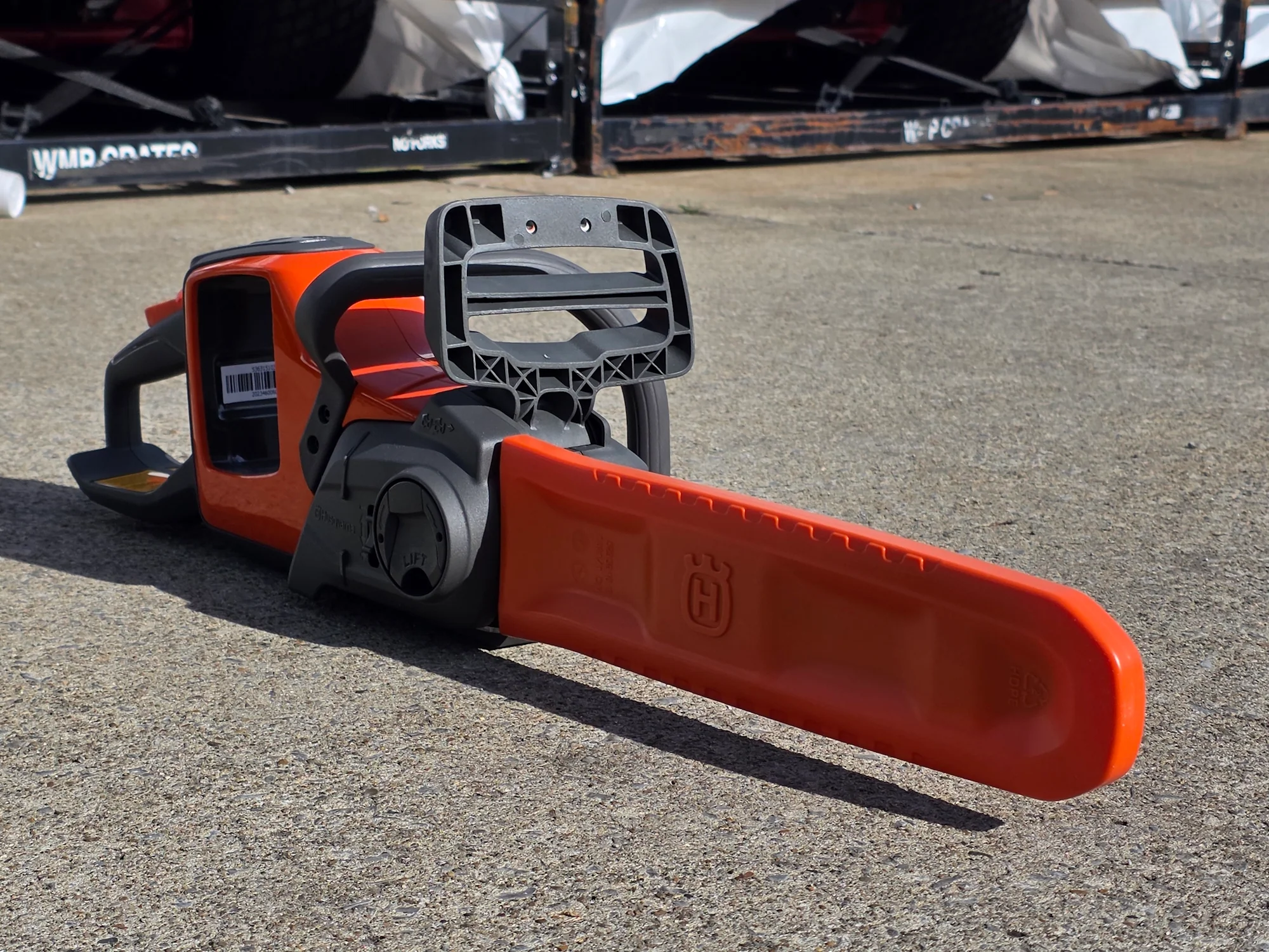 Husqvarna Power Axe 225i Battery Chainsaw Kit Includes Battery and Charger (Unboxed) - Image 8