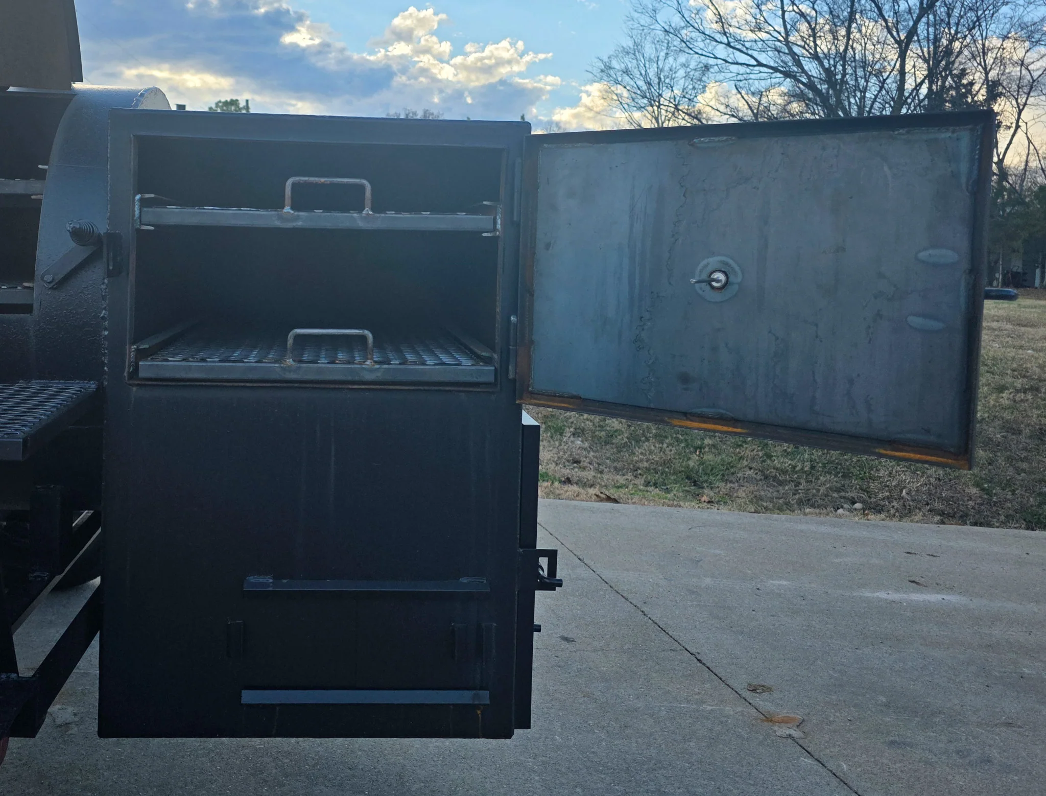 330 Charkettle Smoker Single Door with CounterWeight and Double Racks - Image 13
