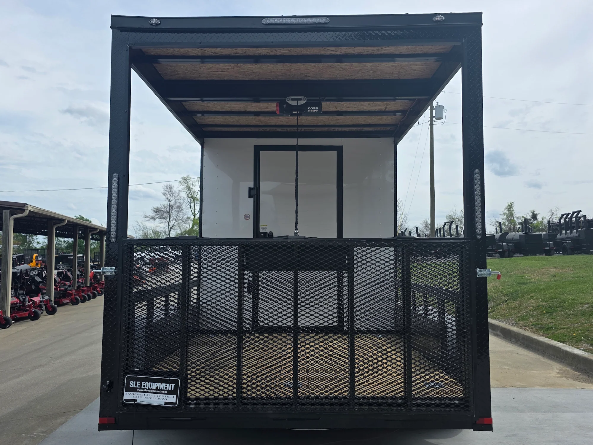 7' x 14' White V-Nose Hybrid Enclosed Trailer with 6' Gate - Image 4