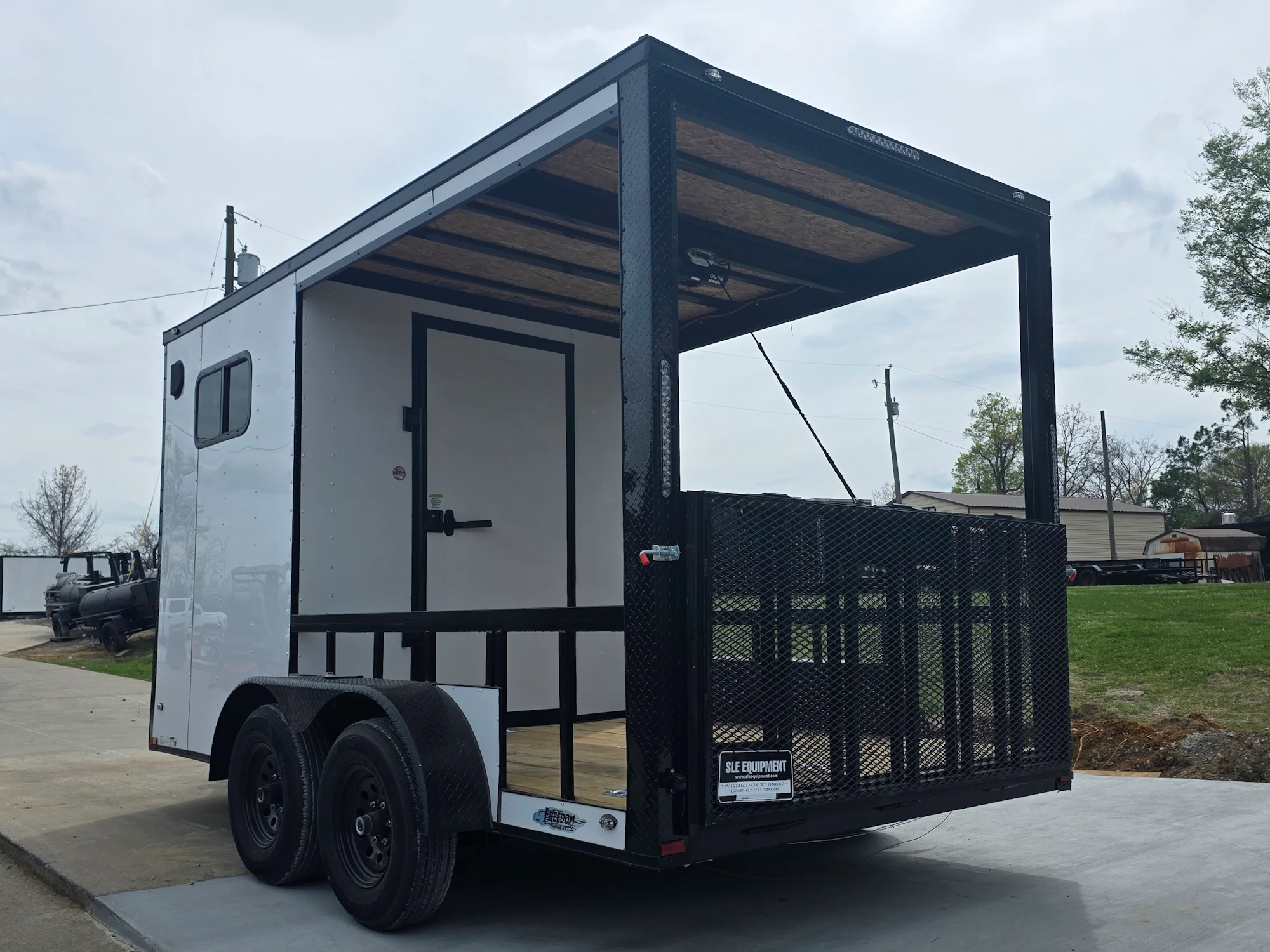 7' x 14' White V-Nose Hybrid Enclosed Trailer with 6' Gate - Image 5