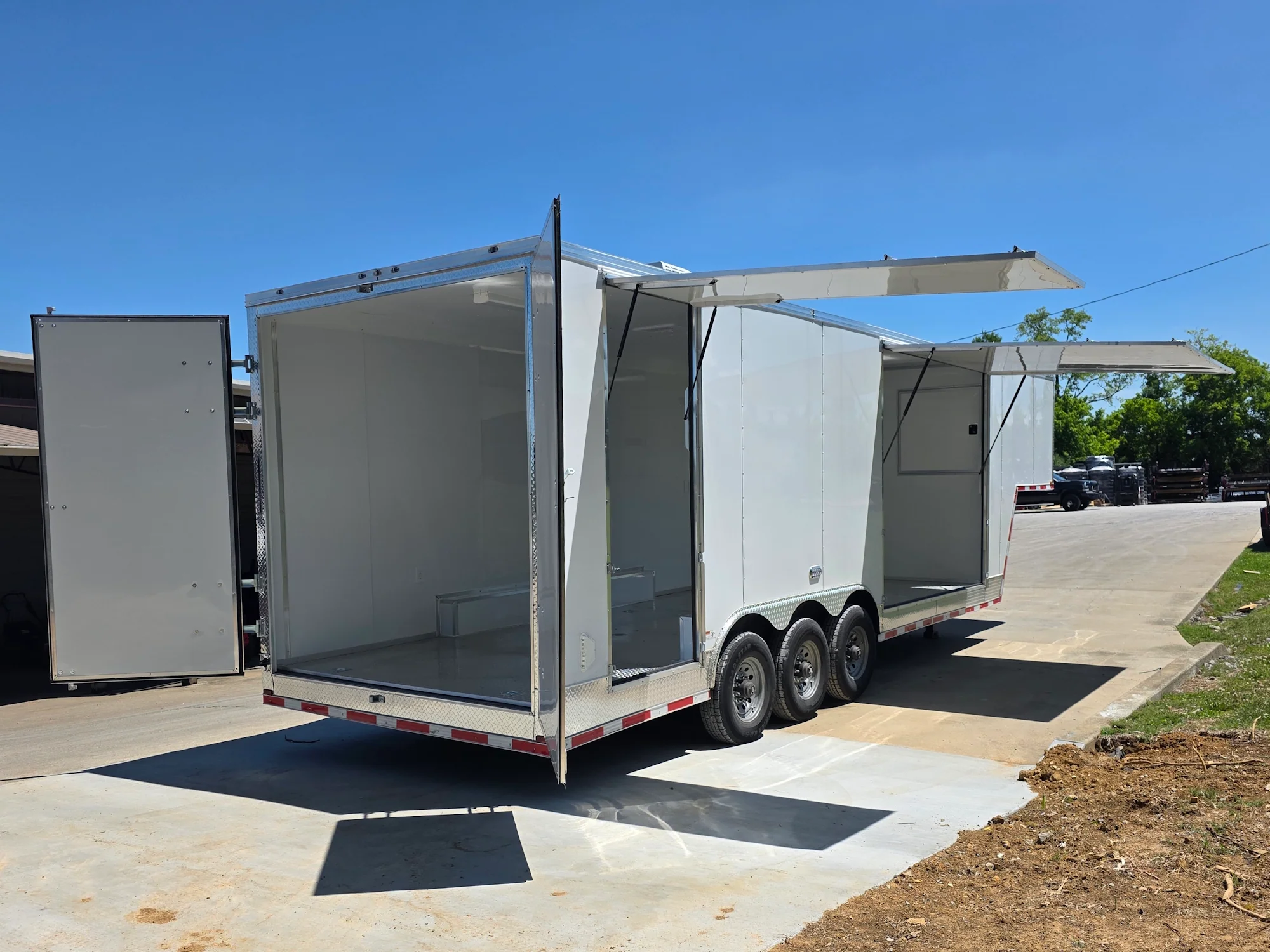 8.5 x 32' Gooseneck King Pin Fifth Wheel Enclosed Trailer 3-10K Axles 30k GVWR - Image 12