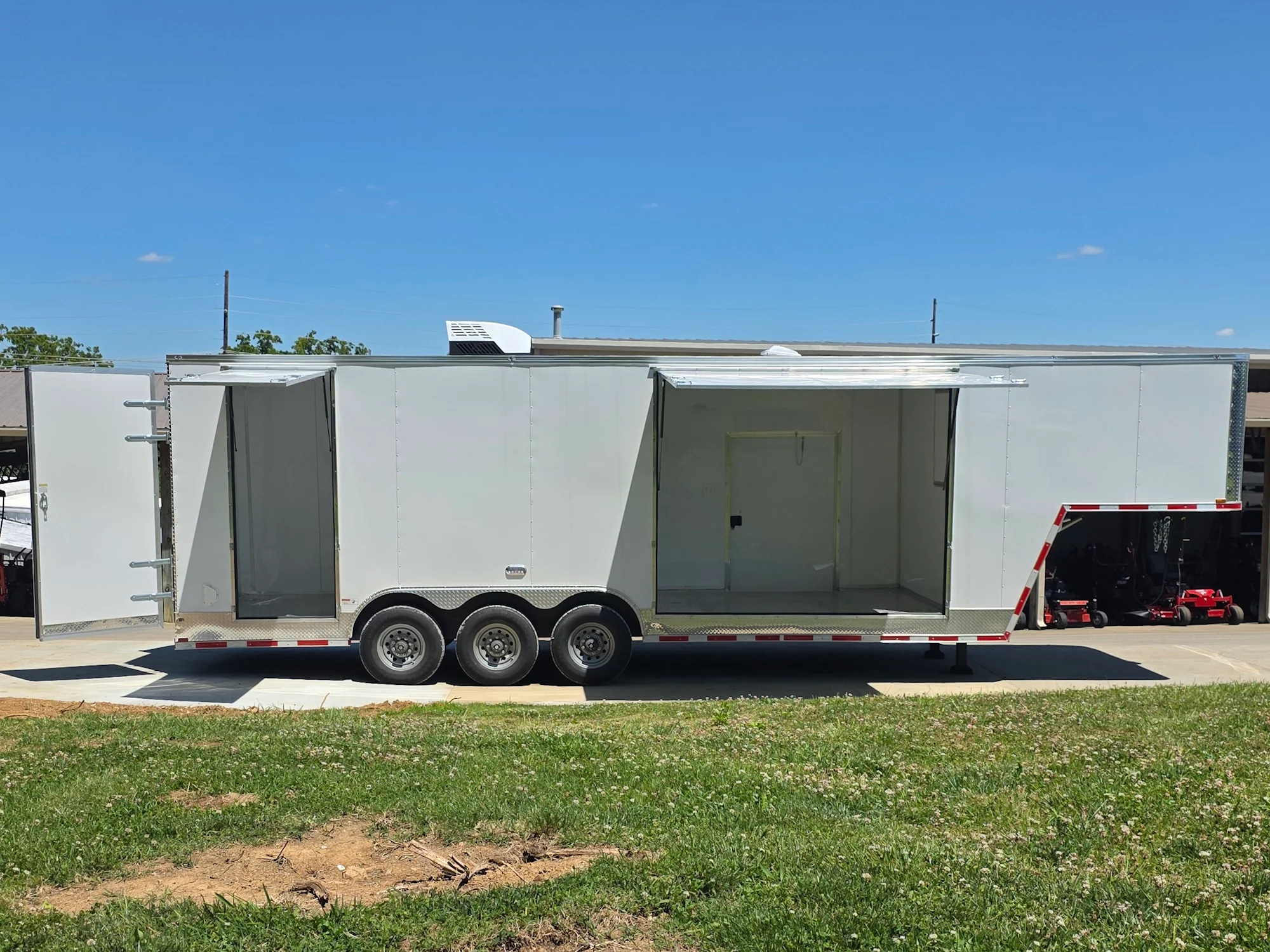8.5 x 32' Gooseneck King Pin Fifth Wheel Enclosed Trailer 3-10K Axles 30k GVWR - Image 13