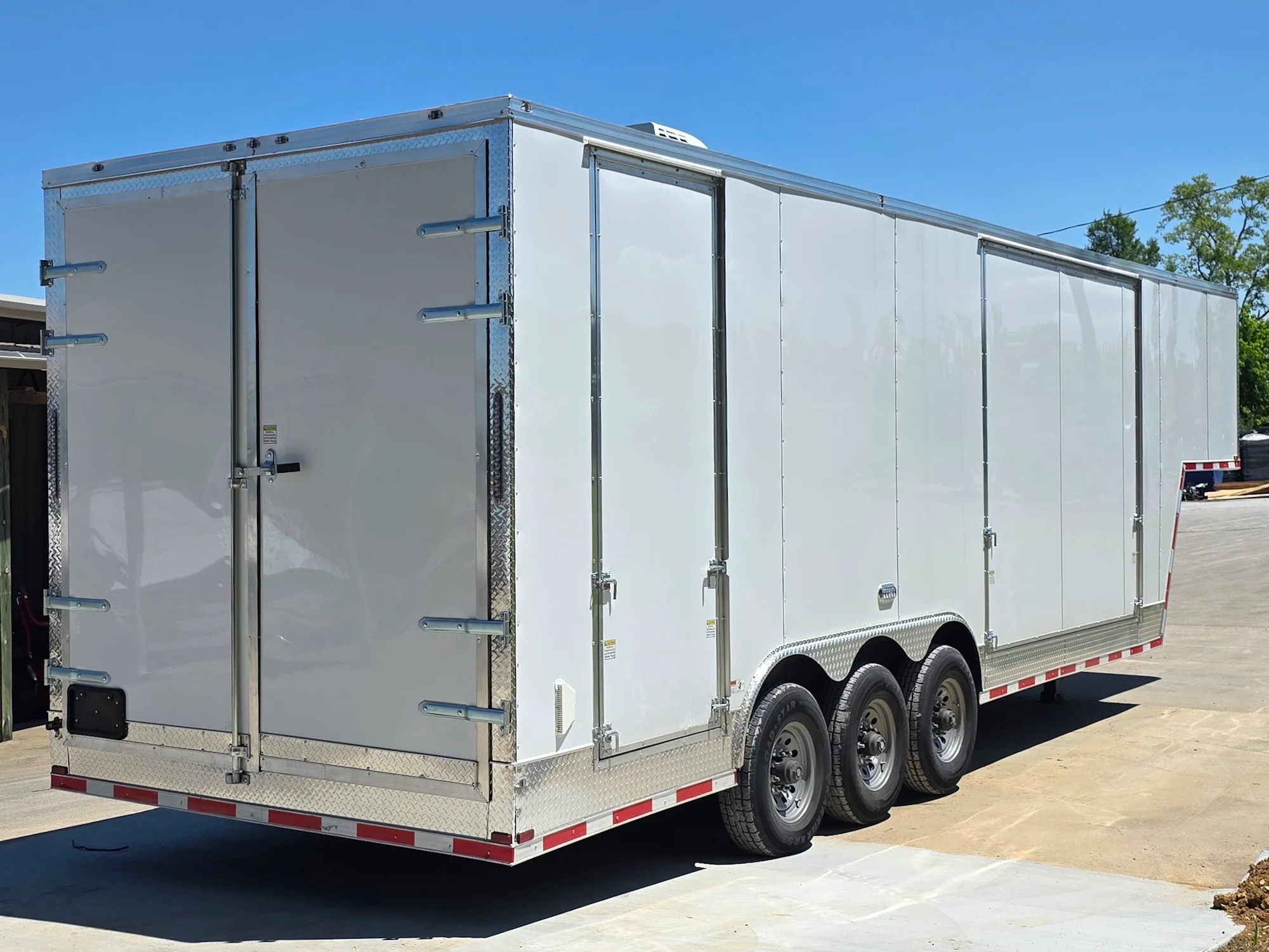 8.5 x 32' Gooseneck King Pin Fifth Wheel Enclosed Trailer 3-10K Axles 30k GVWR - Image 5