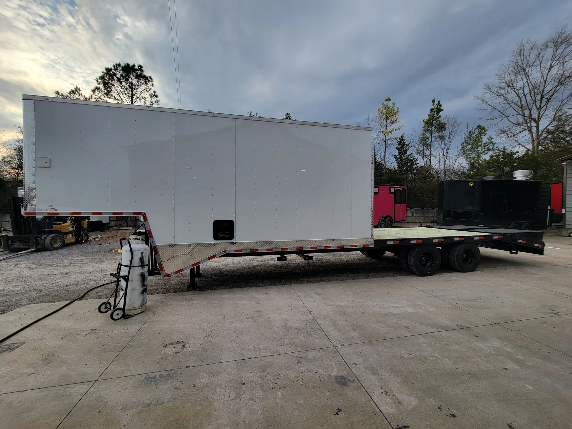8.5' X 38' Custom Gooseneck Hybrid Equipment and Toy Hauler Trailer - Image 4