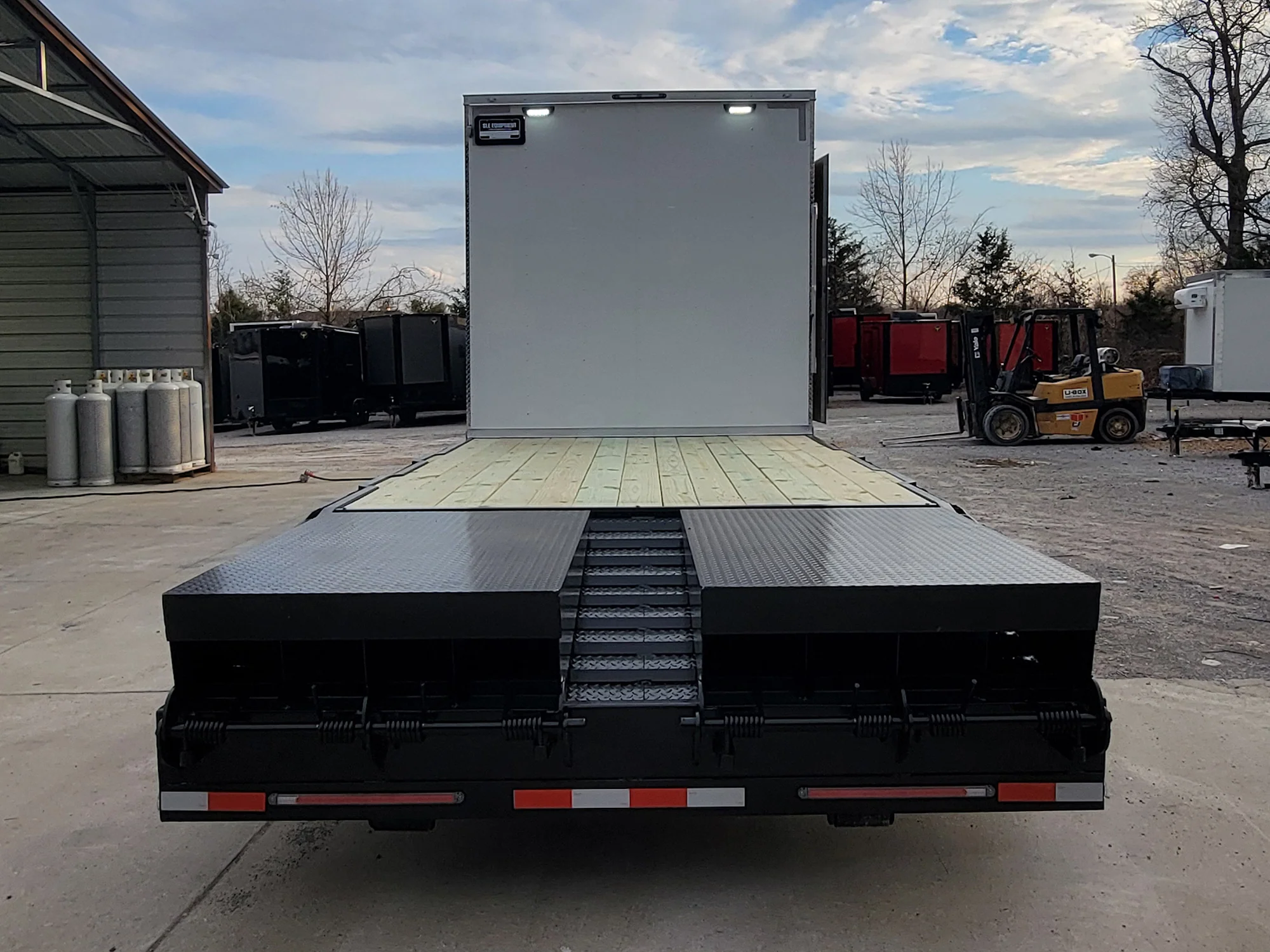 8.5' X 38' Custom Gooseneck Hybrid Equipment and Toy Hauler Trailer - Image 9