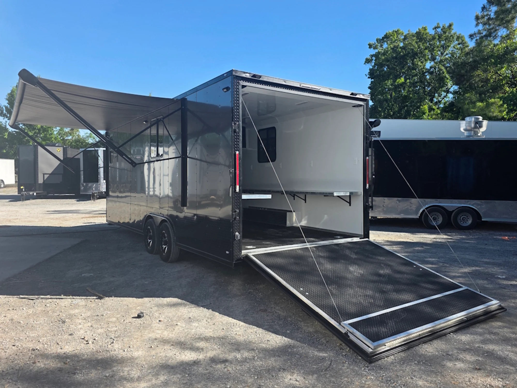 8.5' X 24' Custom Enclosed Trailer Office and Mobile Command Center - Image 12