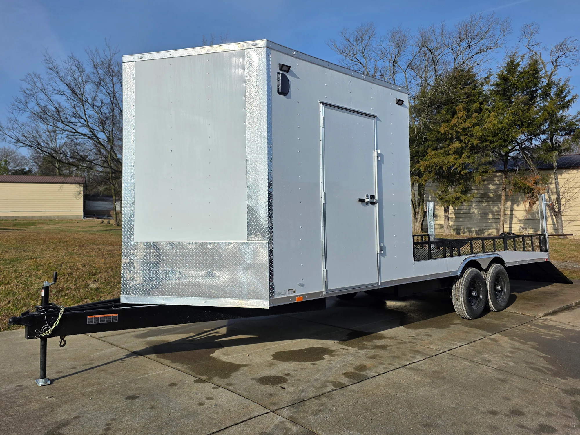 8.5x24 Hybrid White Enclosed V-Nose Trailer (2) 7000lb Axles 14k GVWR - Image 4