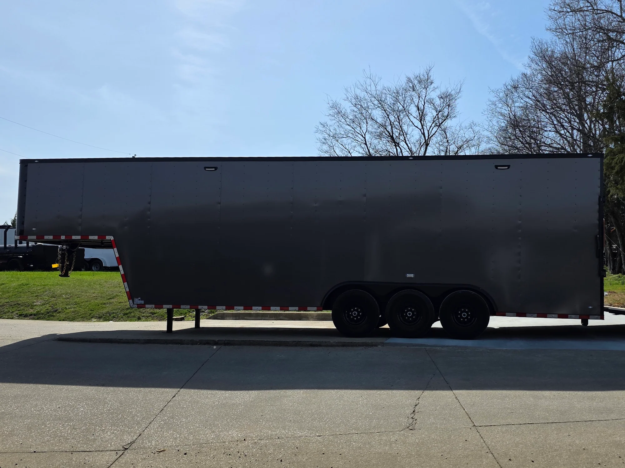 8.5x32 Gooseneck Enclosed Equipment Car Hauler with 3-7K Axles 21K GVWR - Image 15