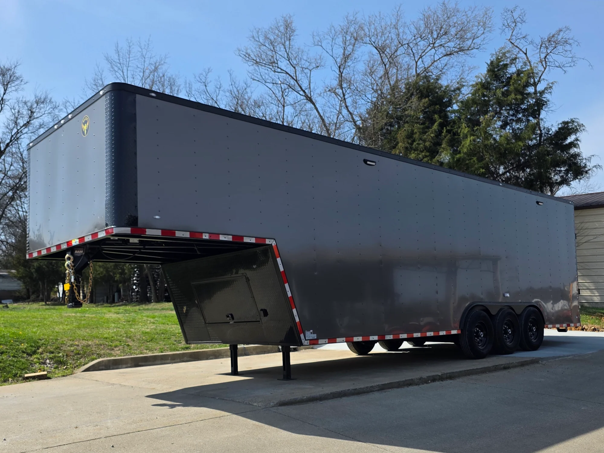 8.5x32 Gooseneck Enclosed Equipment Car Hauler with 3-7K Axles 21K GVWR - Image 8