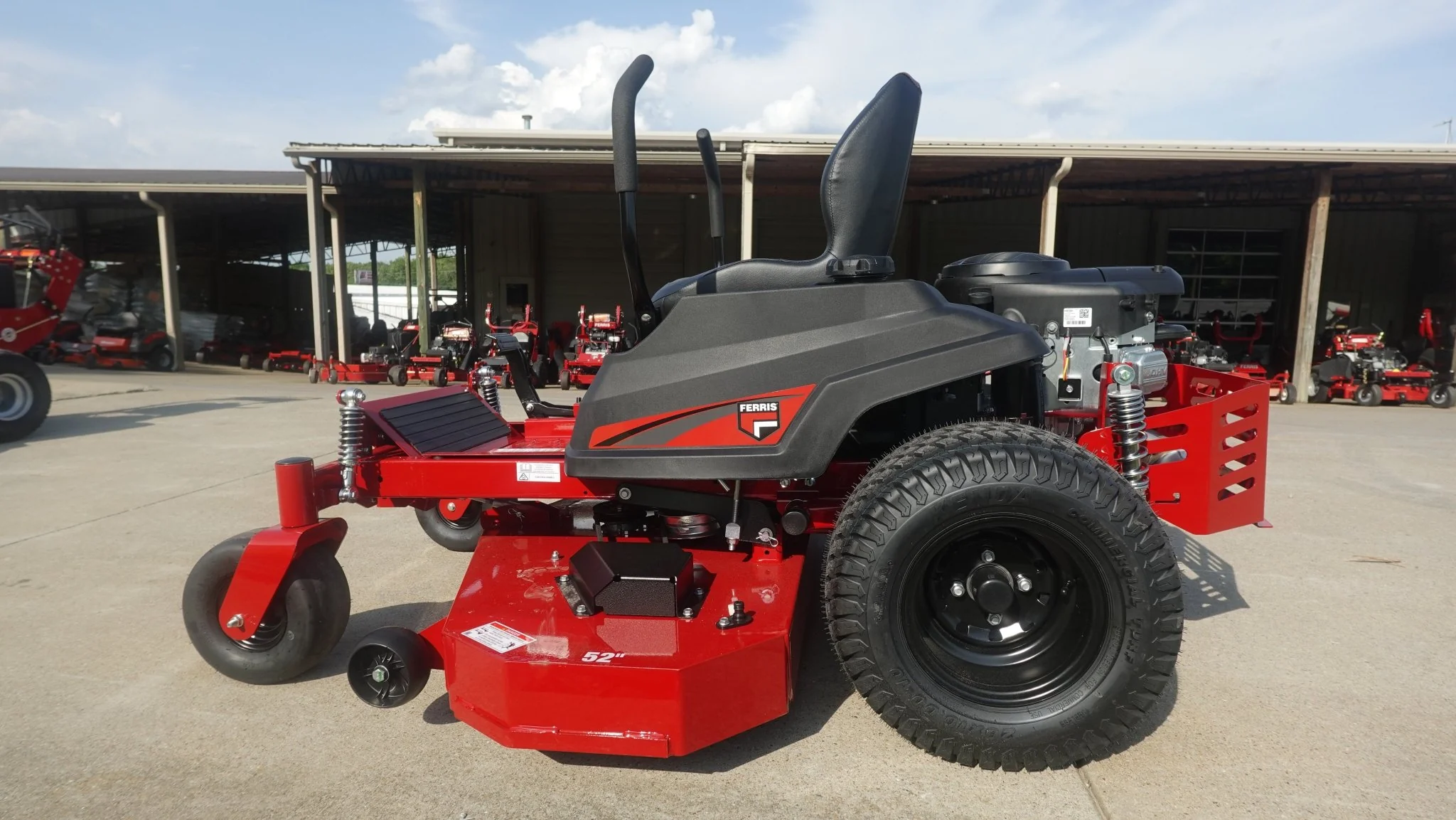 Ferris 300S 5902212 Zero Turn Mower 25HP Briggs 52" Deck With Suspension Utility Bundle - Image 2