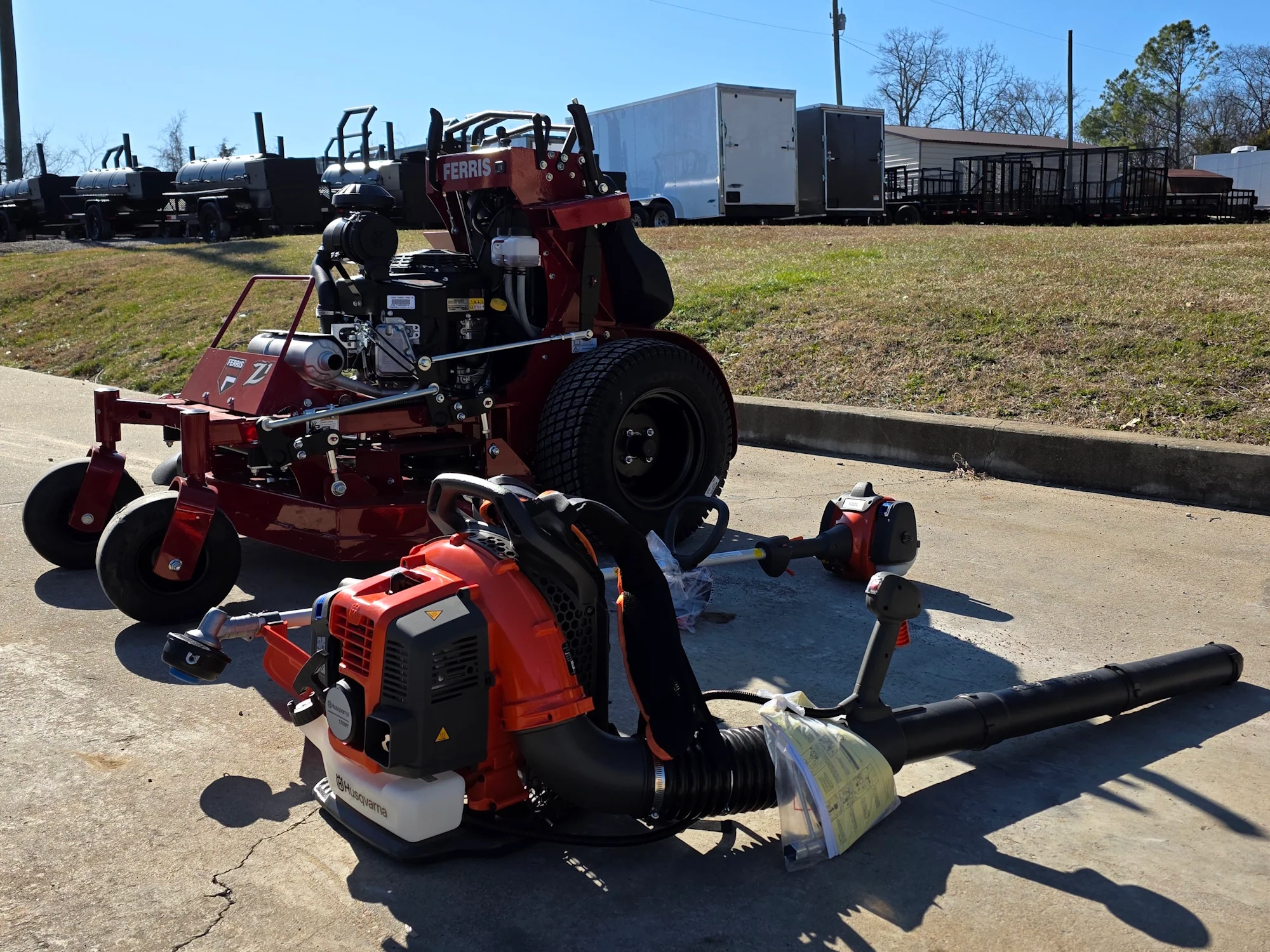 Ferris SRS Z1 36" 19HP Kawasaki Stand-On Mower Handhelds Package (Instant Rebate Included) - Image 3