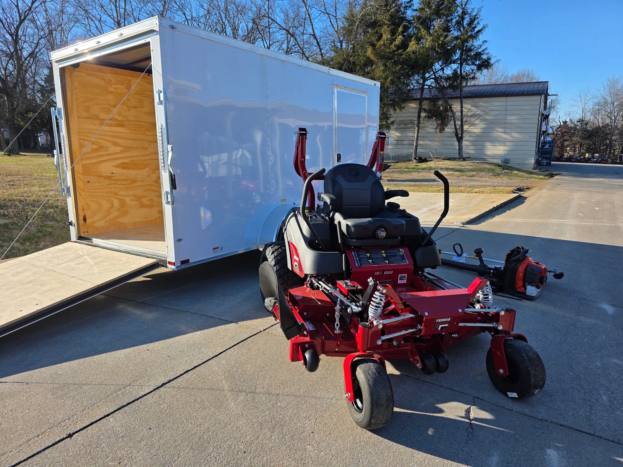 Ferris 5902075 60" ISX800 Zero Turn Mower Encl Trailer Handhelds Bundle - Image 3