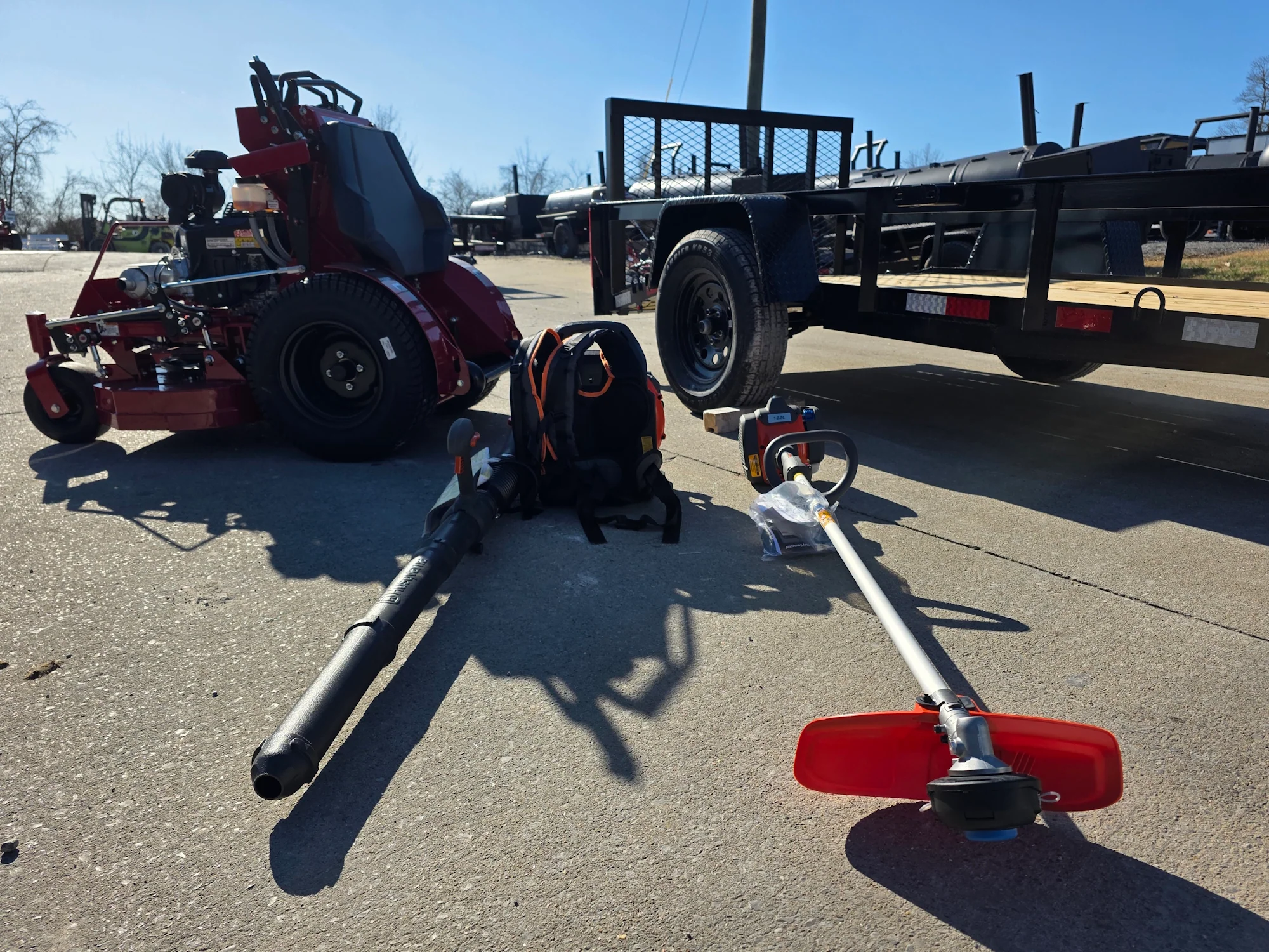 Ferris SRS Z1 5901939 36" Stand-On Mower Handhelds Util Trailer Bundle - Image 3