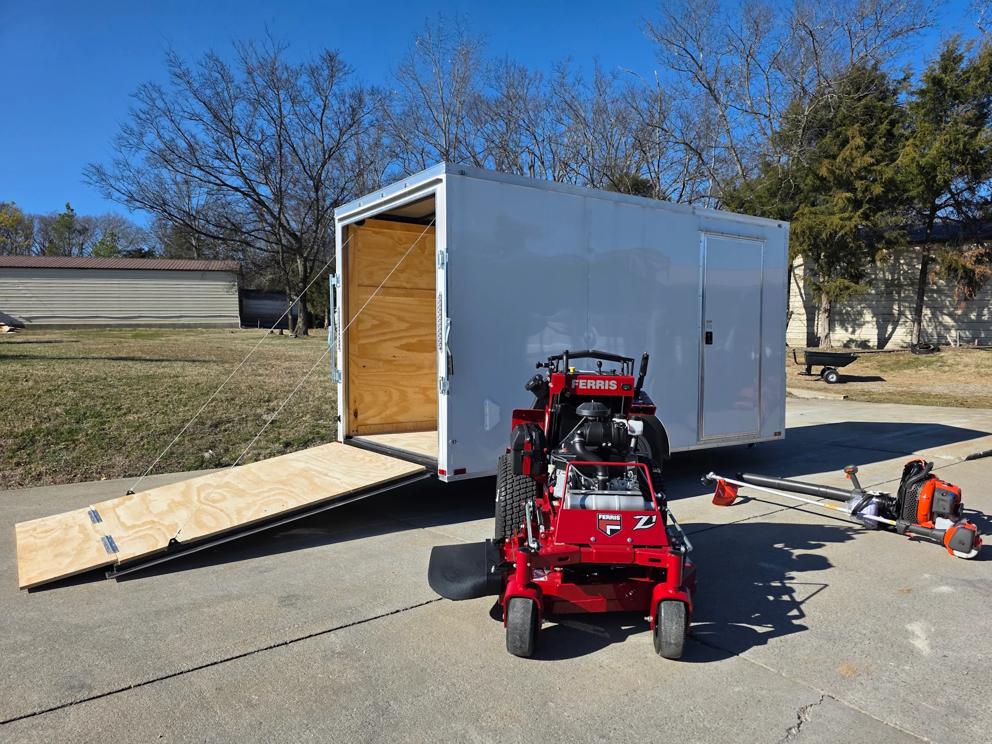 Ferris SRS Z1 36" 19HP 5901939 Kawasaki Stand-On Mower Handhelds Enclosed Trailer Bundle - Image 6