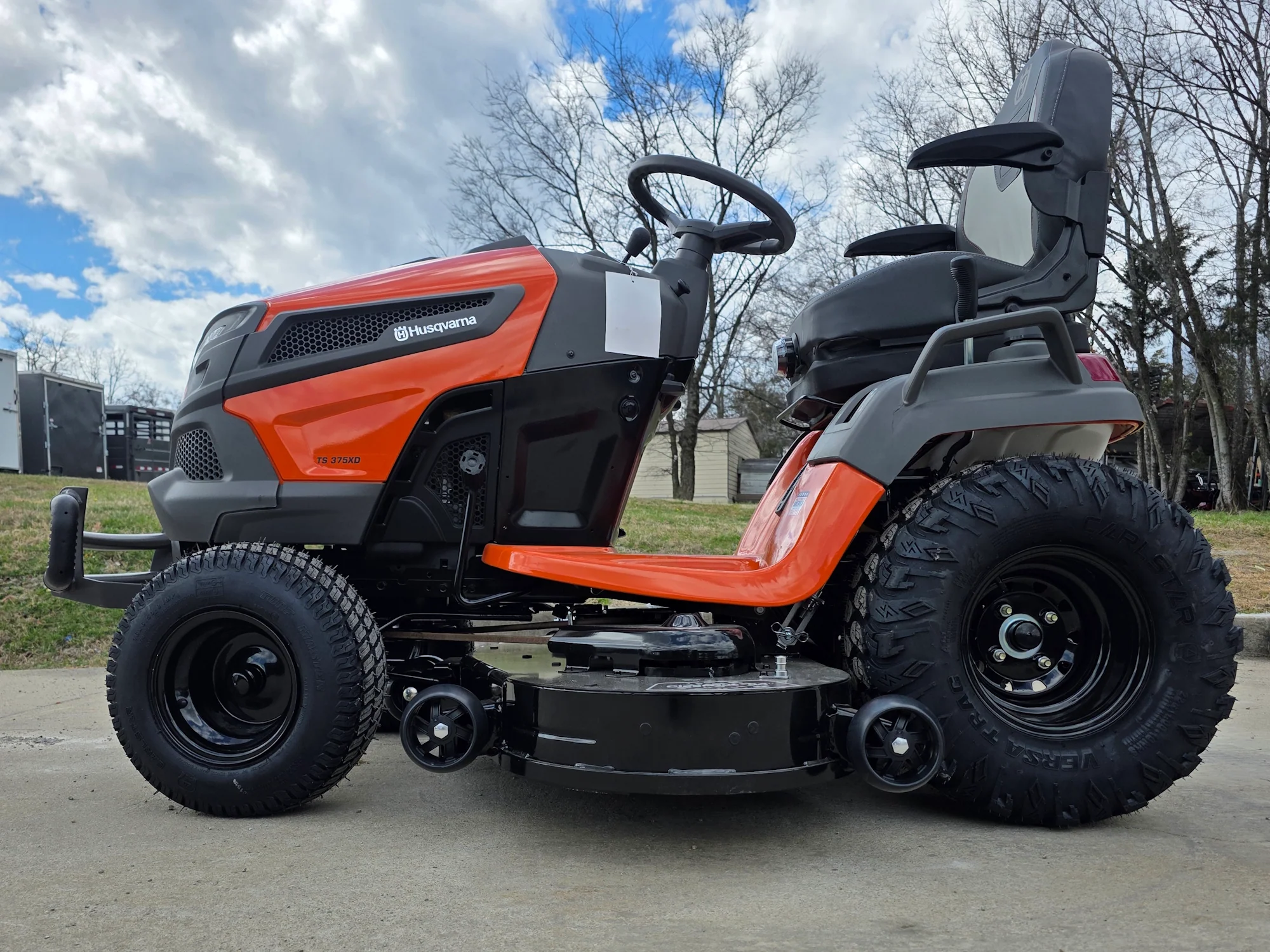 Husqvarna TS 375XD 54" Lawn Tractor – 24HP Kawasaki V-Twin Engine (Scratch & Dent) - Image 4