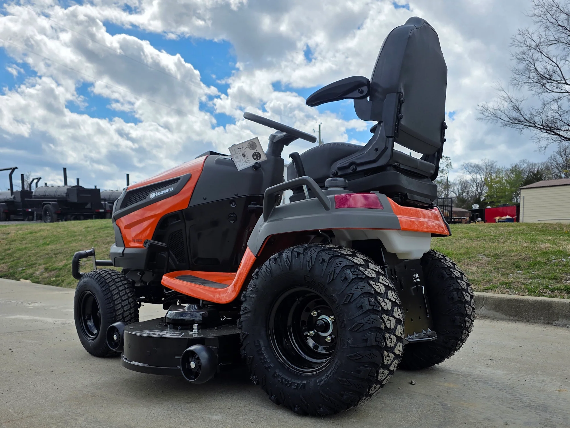 Husqvarna TS 375XD 54" Lawn Tractor – 24HP Kawasaki V-Twin Engine (Scratch & Dent) - Image 5