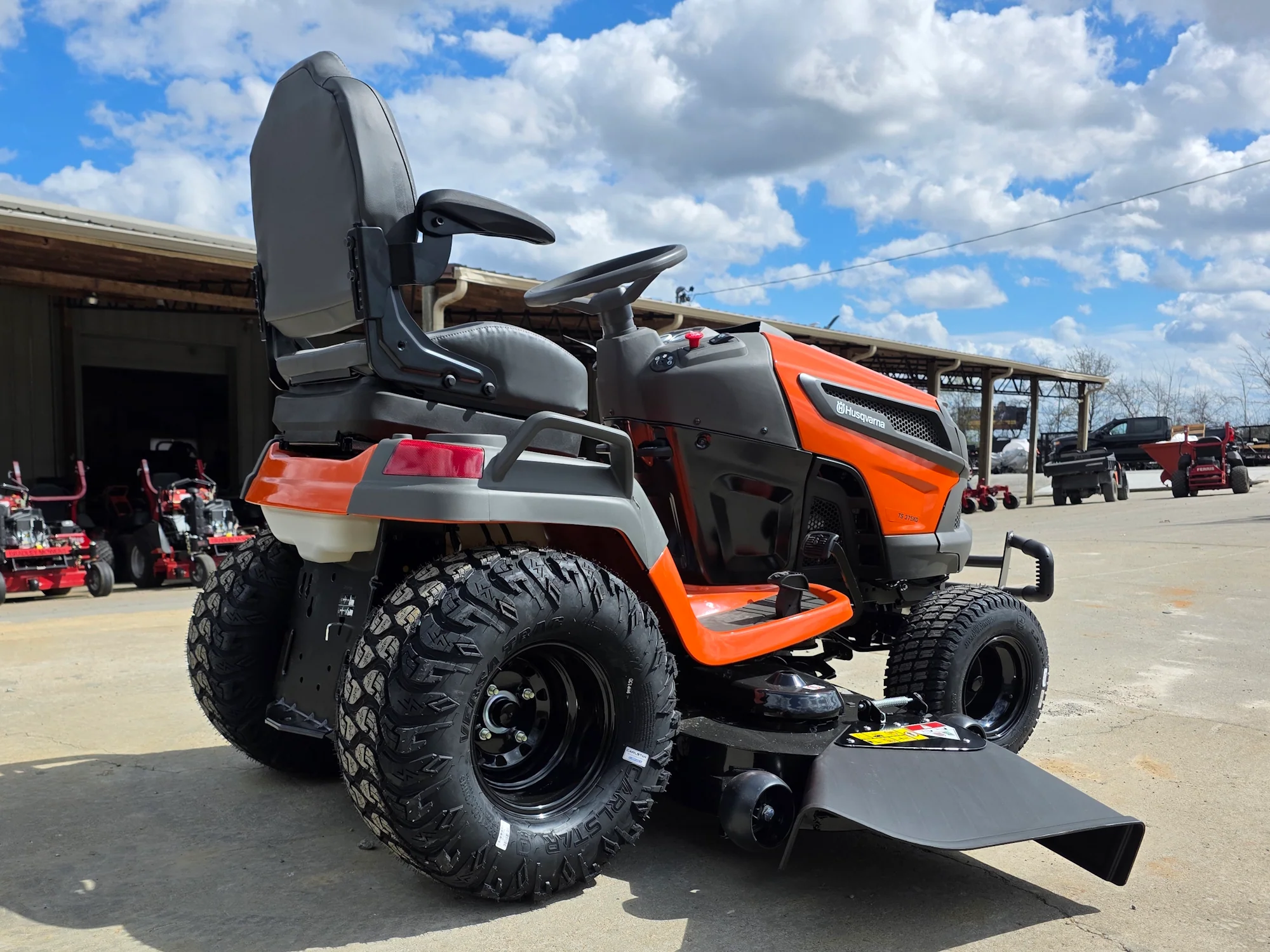 Husqvarna TS 375XD 54" Lawn Tractor – 24HP Kawasaki V-Twin Engine (Scratch & Dent) - Image 7