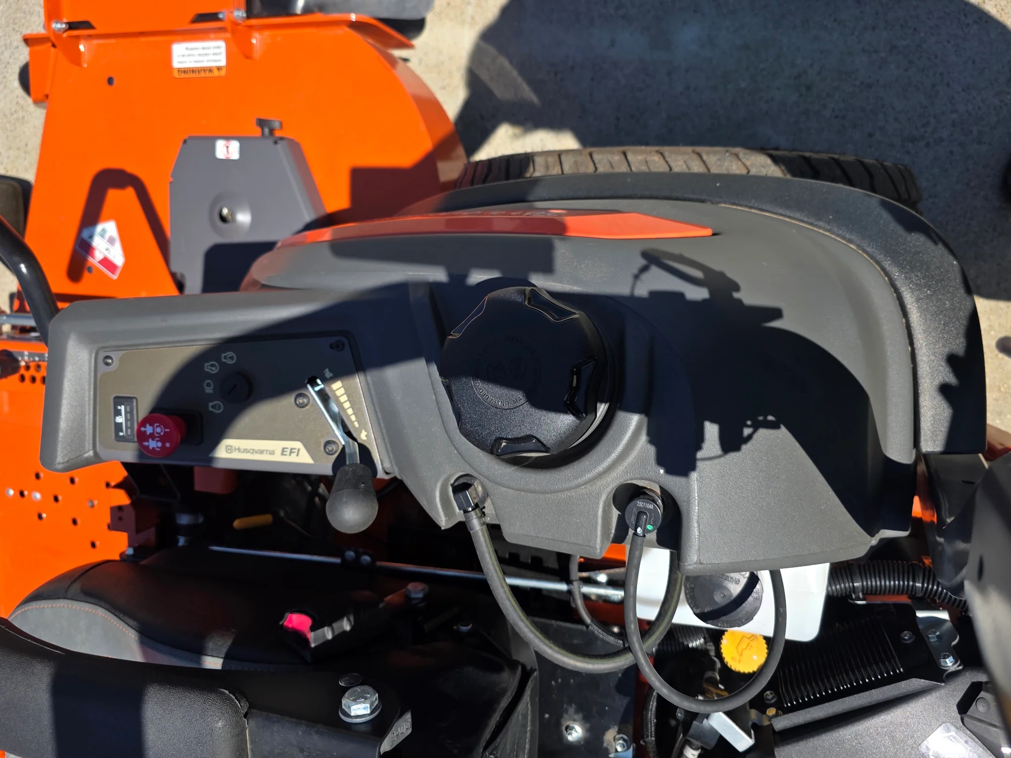 Husqvarna Z572XS Commercial Zero Turn Mower 38.5Hp Kawasaki +Bonus 522L Trimmer (Scratch and Dent) - Image 13