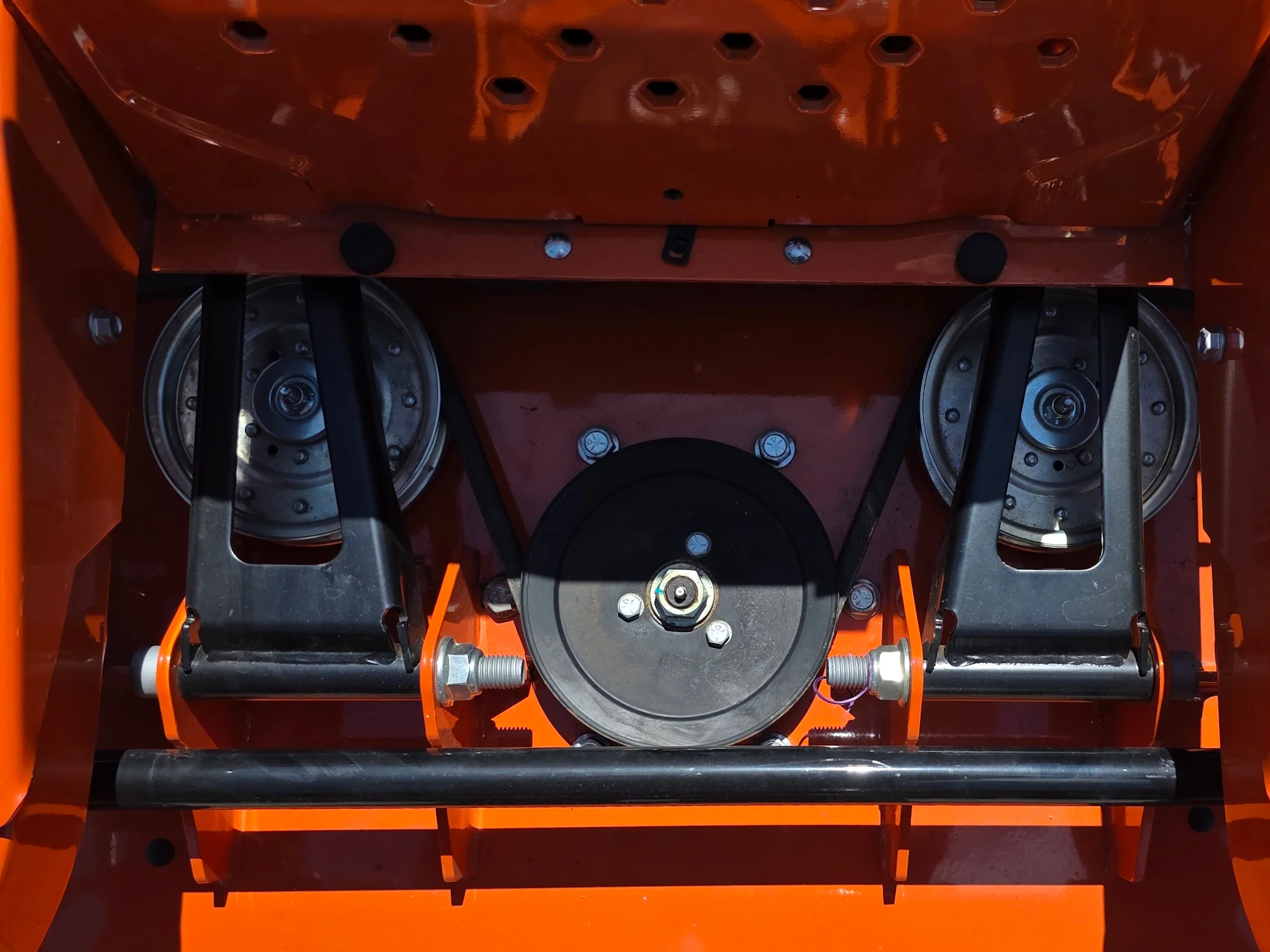 Husqvarna Z572XS Commercial Zero Turn Mower 38.5Hp Kawasaki +Bonus 522L Trimmer (Scratch and Dent) - Image 15