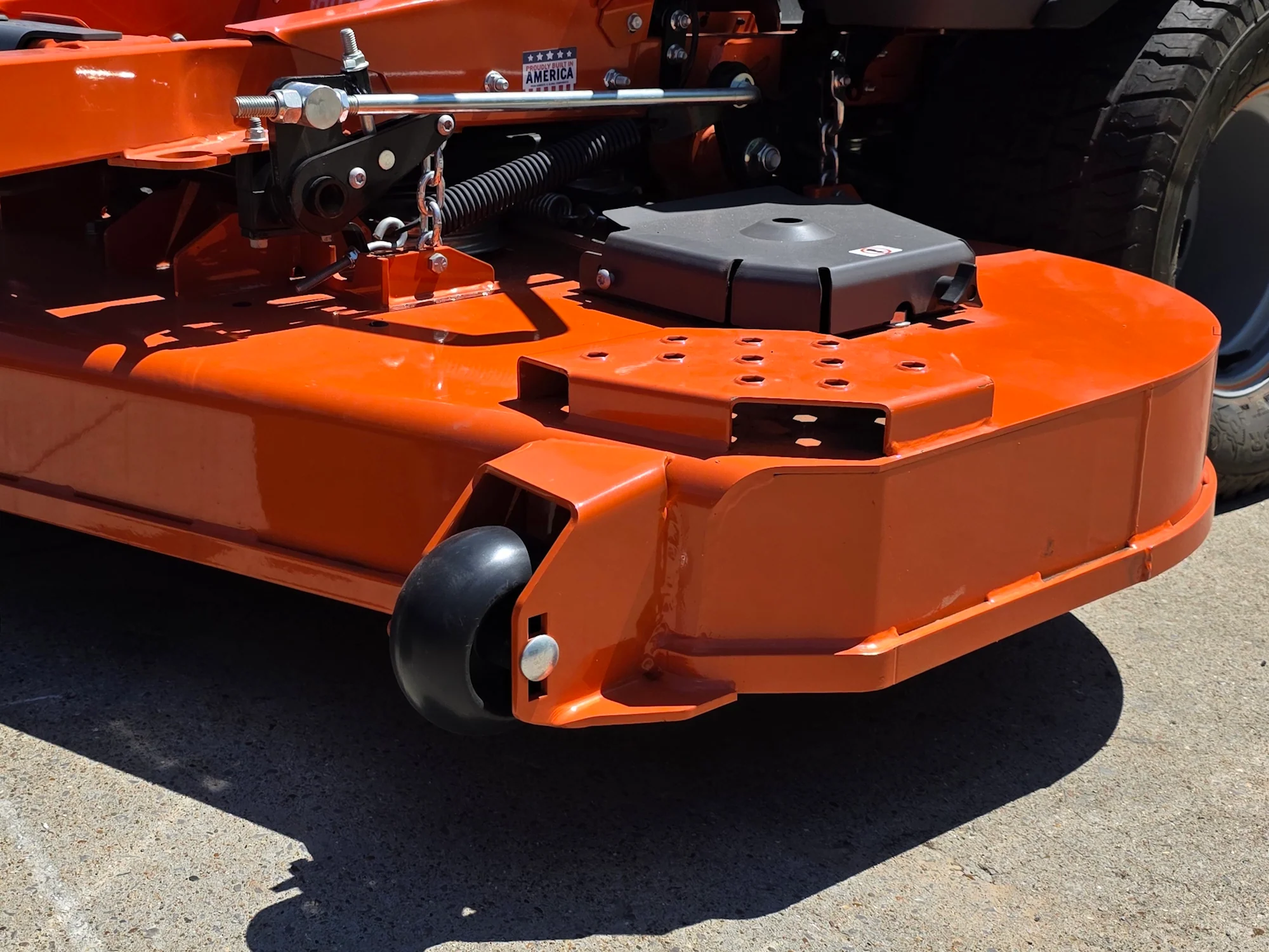Husqvarna Z572XS Commercial Zero Turn Mower 38.5Hp Kawasaki +Bonus 522L Trimmer (Scratch and Dent) - Image 17