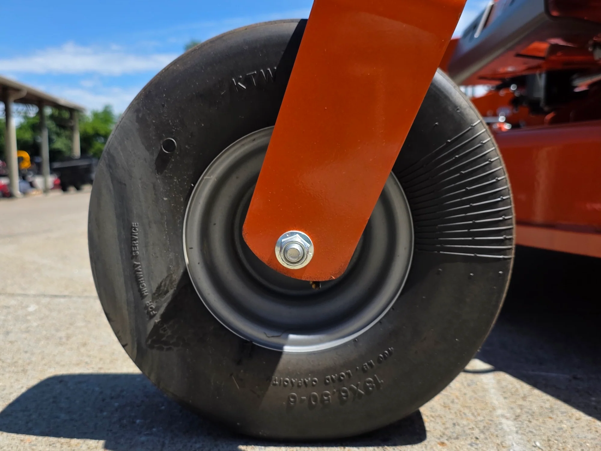 Husqvarna Z572XS Commercial Zero Turn Mower 38.5Hp Kawasaki +Bonus 522L Trimmer (Scratch and Dent) - Image 19