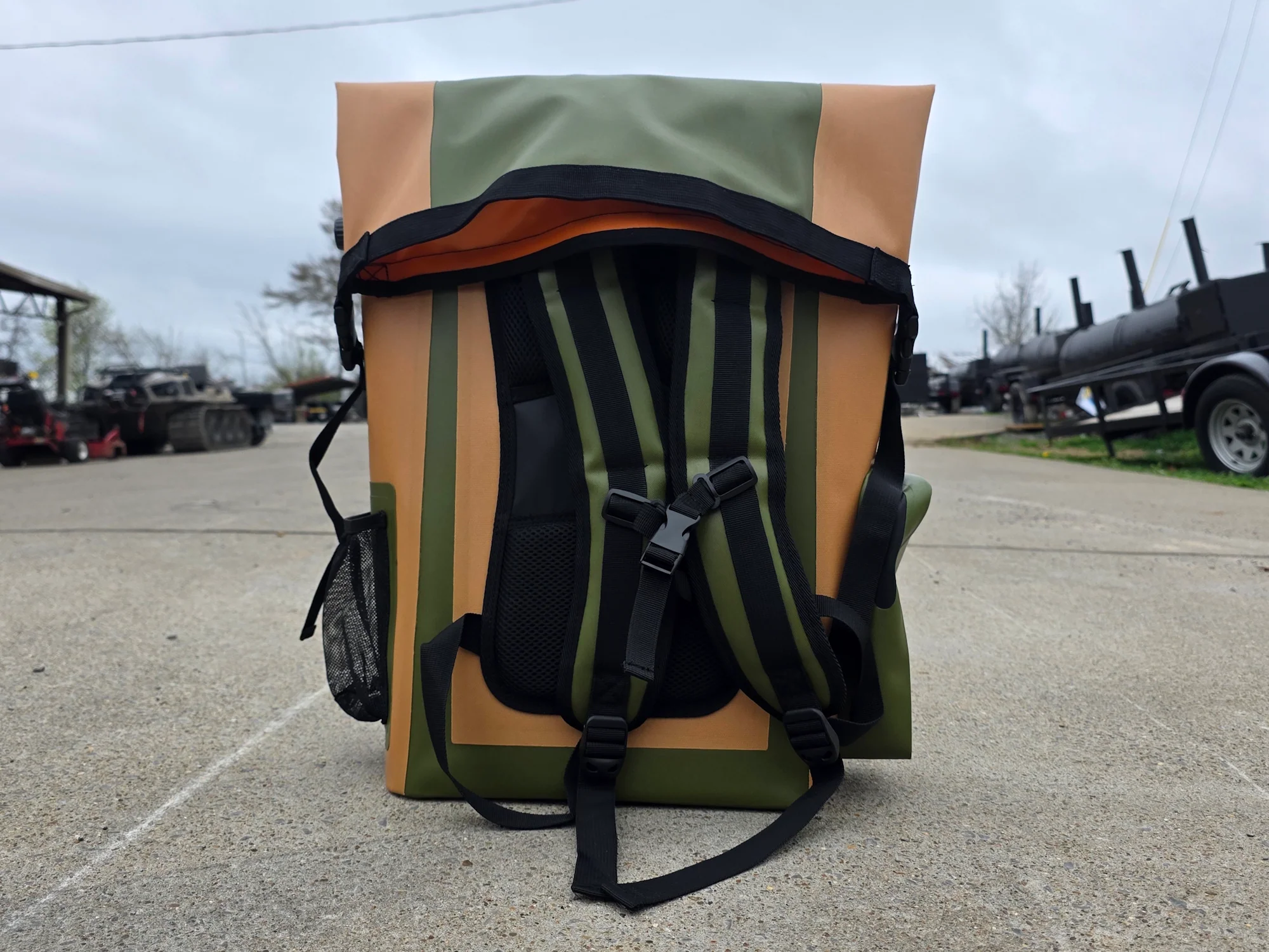 Mammoth Tropic 30-Quart Cooler Backpack - Image 3