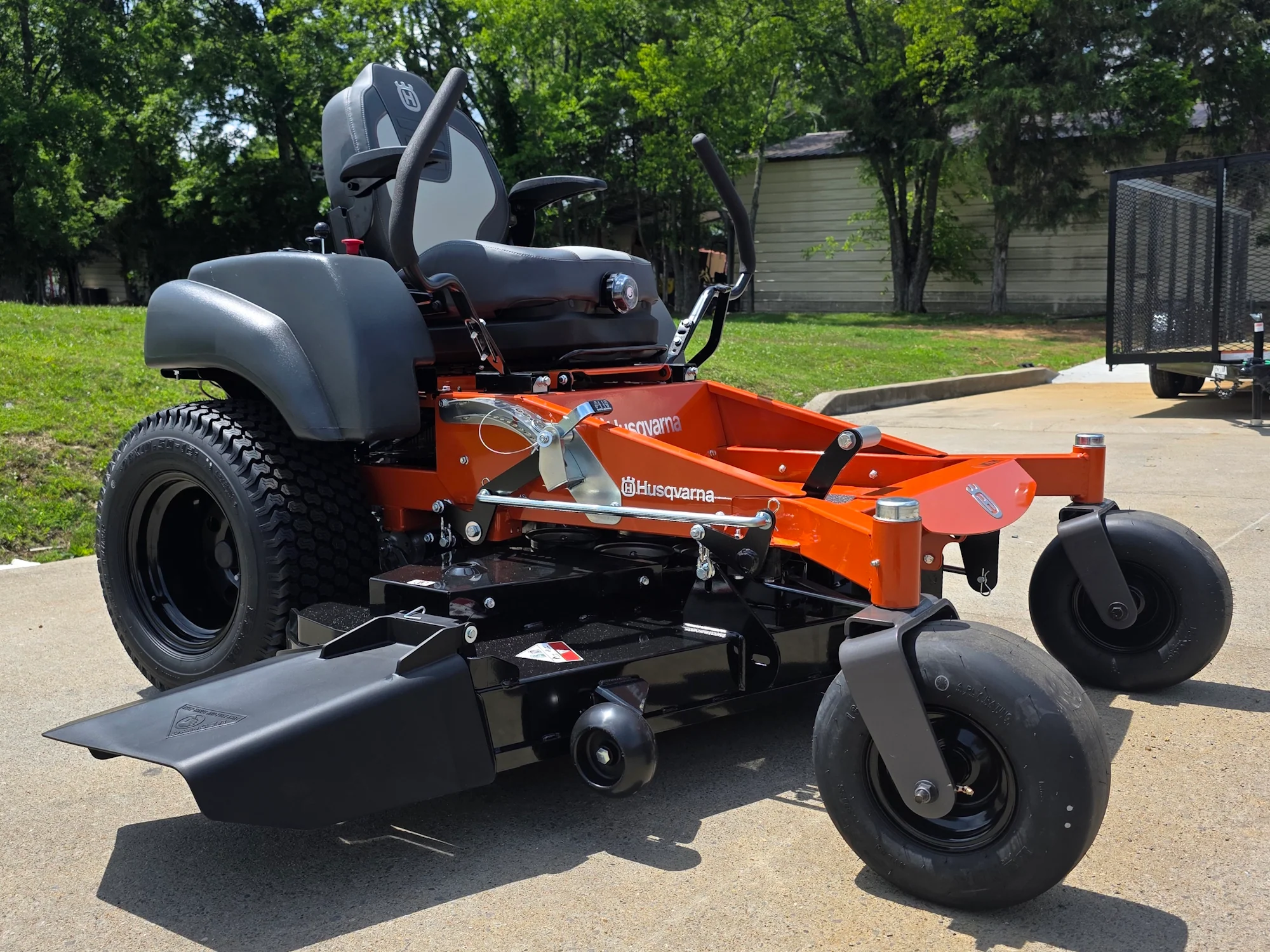 Husqvarna MZ61 61" Special Edition Zero Turn Mower 24HP KAW (Scratch and Dent) - Image 2