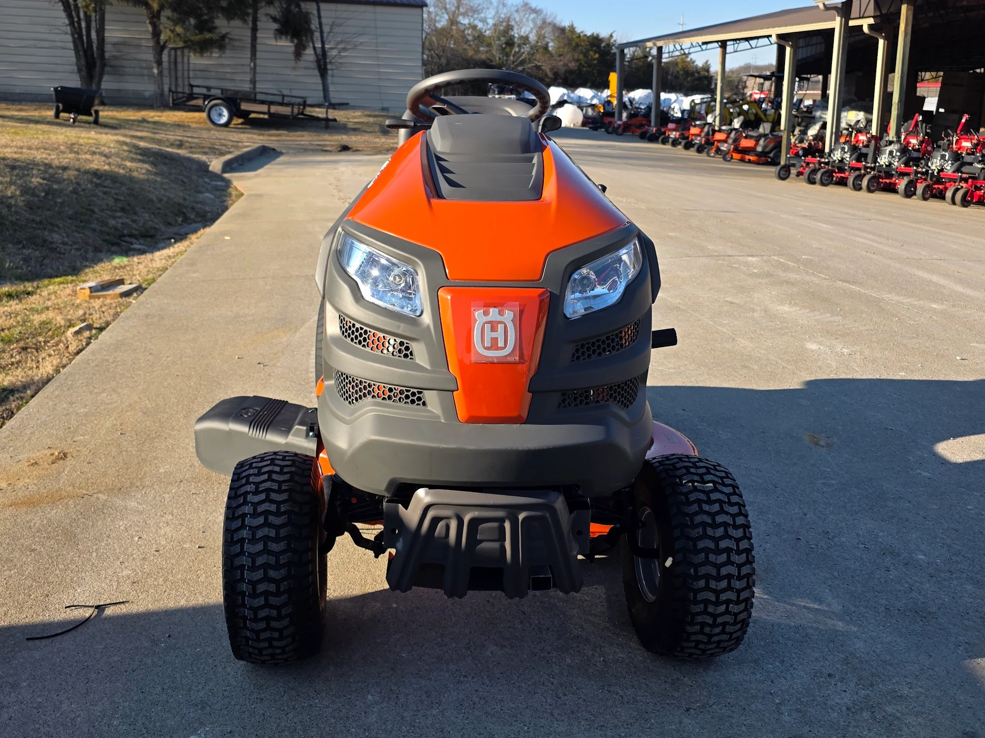 Husqvarna TS 120 42" Garden Lawn Tractor 19HP Briggs & Stratton (Scratch and Dent) - Image 2