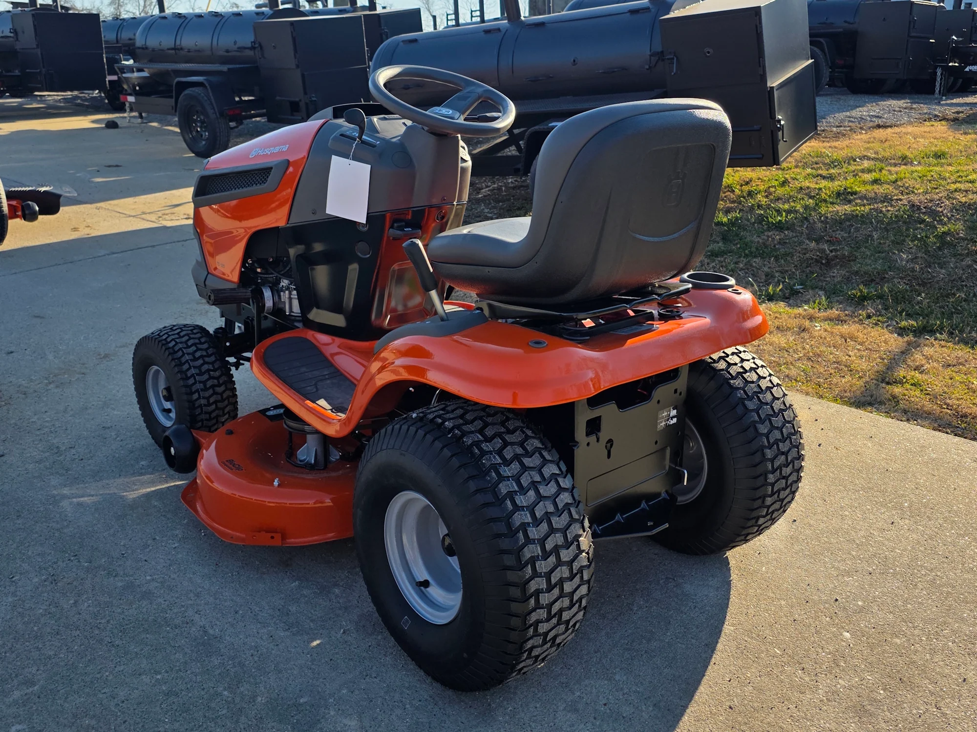 Husqvarna TS 120 42" Garden Lawn Tractor 19HP Briggs & Stratton (Scratch and Dent) - Image 5