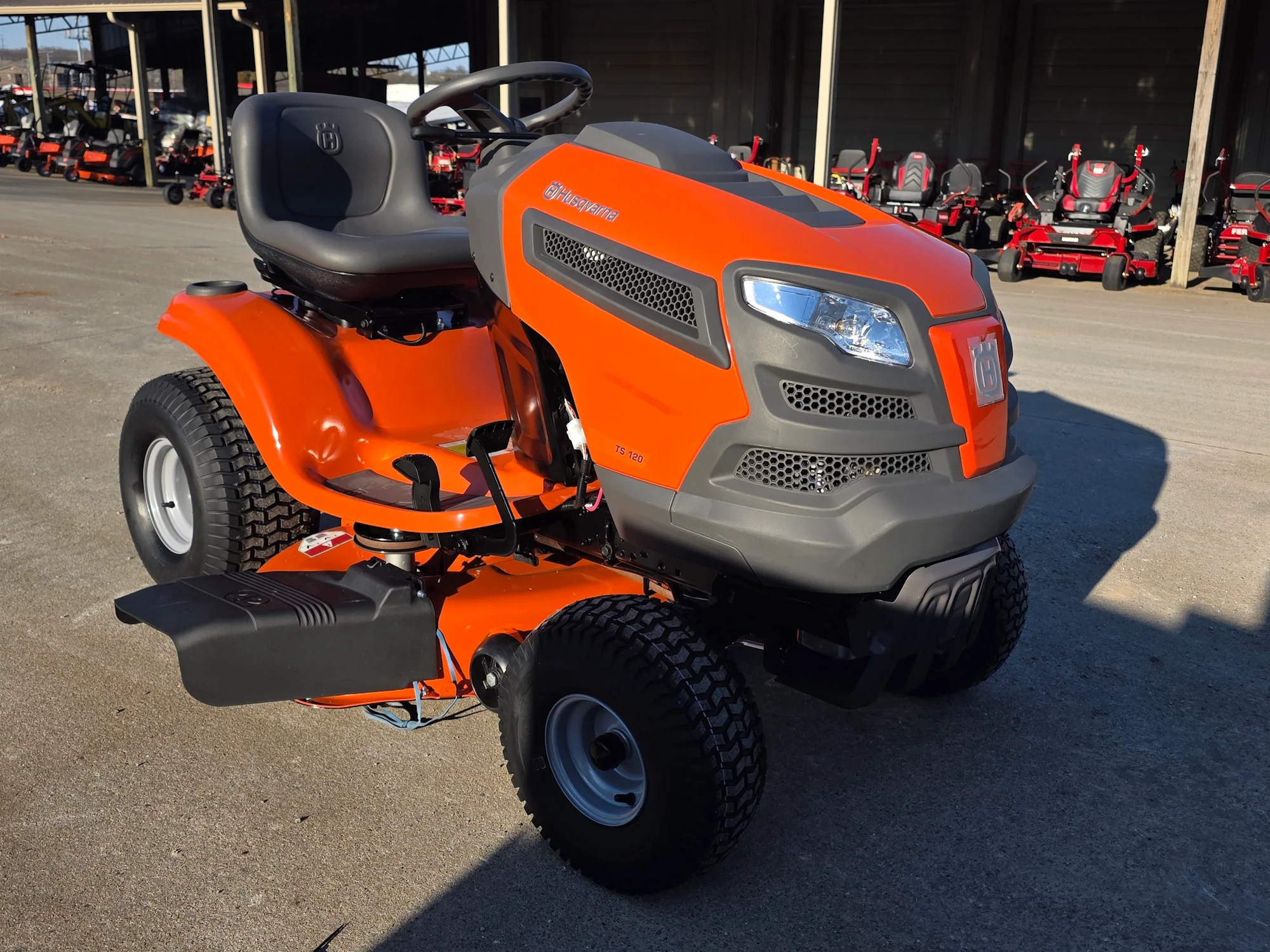 Husqvarna TS 120 42" Garden Lawn Tractor 19HP Briggs & Stratton (Scratch and Dent) - Image 9