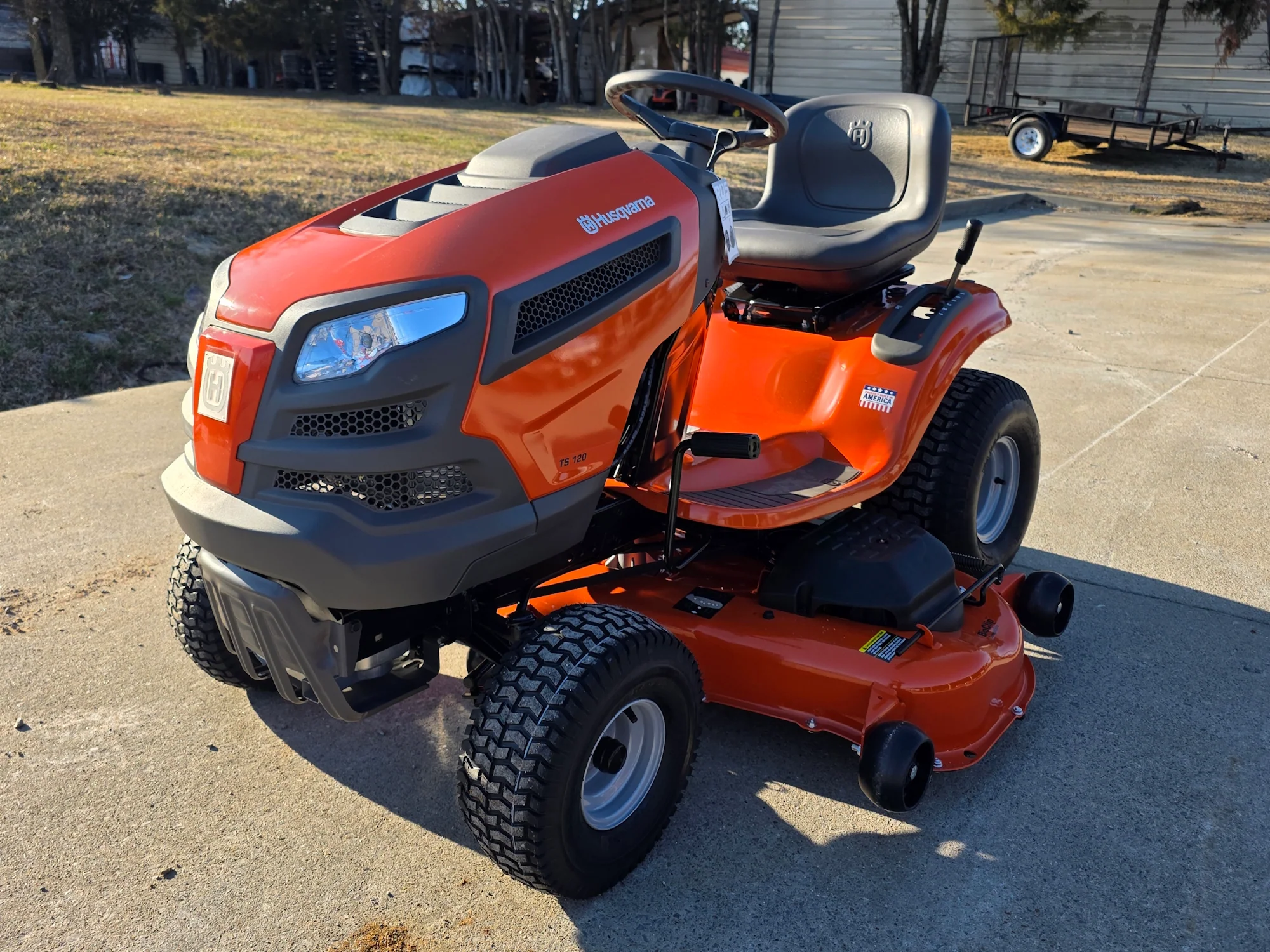 Husqvarna TS120 54" Garden Lawn Tractor – 24HP Briggs V-Twin Engine (Scratch and Dent) - Image 3